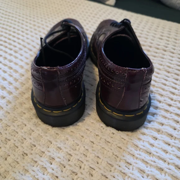 Classic Burgundy Brogue Men's Shoes - Picture 2 of 4